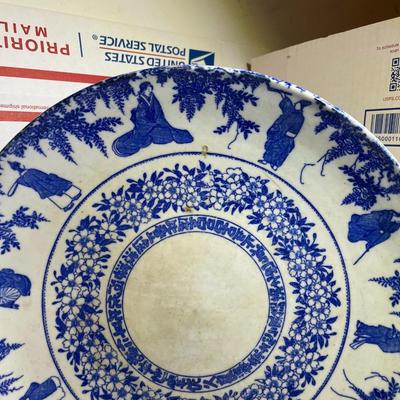 Early Japanese Edo Period 11.5" Stoneware Figural Plate in Good Preowned Condition.