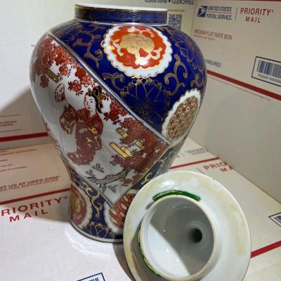 Vintage Japanese Gold Imari Hand Painted & Artist Signed Ginger Jar 12" Tall in VG Preowned Condition.