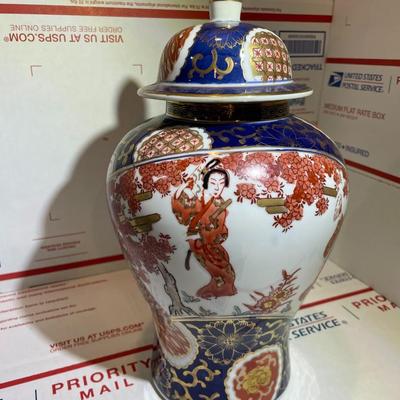Vintage Japanese Gold Imari Hand Painted & Artist Signed Ginger Jar 12" Tall in VG Preowned Condition.