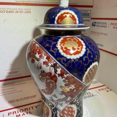 Vintage Japanese Gold Imari Hand Painted & Artist Signed Ginger Jar 12" Tall in VG Preowned Condition.