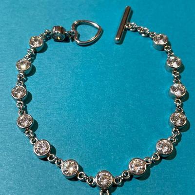 Vintage 7" Fashion CZ Bracelet 7" Long w/Heart Toggle Clasp in VG Preowned Condition.