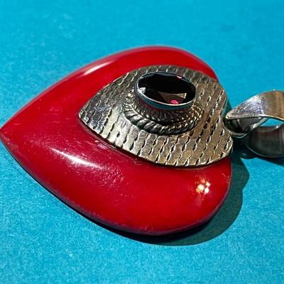 Vintage Sterling Silver Designer Fashion Coral Heart Pendant w/Amethyst Stone in VG Preowned Condition as Pictured.