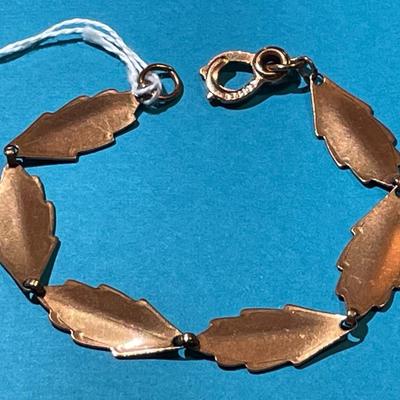 Vintage Copper Fashion Leaf Bracelet 7.5" Long in VG Preowned Condition as Pictured.