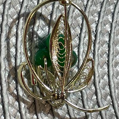 Vintage Jade/Jadeite Dainty Bead Fashion Pin 1.5" Tall in VG Preowned Condition as Pictured.