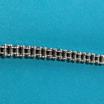 Vintage Sterling Silver Solid Bicycle Chain Link Bracelet 8" Long 34.5 Grams TW in VG Preowned Condition.