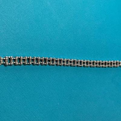 Vintage Sterling Silver Solid Bicycle Chain Link Bracelet 8" Long 34.5 Grams TW in VG Preowned Condition.