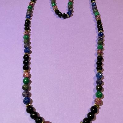 Vintage Onyx/Agate 28" Fashion Bead Necklace w/Gold-tone Spacers in VG Preowned Condition.
