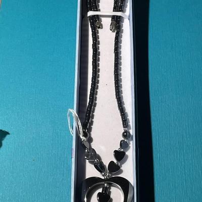 Vintage HEMATITE 17" Fashion Heart Necklace in VG Preowned Condition.