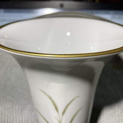 VTG Kaiser Germany Fontana 8" Porcelain Vase #59 Signed by K.Nossek Designer in VG Preowned Condition.