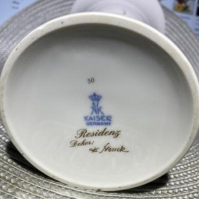 VTG Kaiser Germany Fontana 8" Porcelain Vase #59 Signed by K.Nossek Designer in VG Preowned Condition.