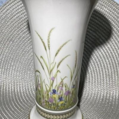 VTG Kaiser Germany Fontana 8" Porcelain Vase #59 Signed by K.Nossek Designer in VG Preowned Condition.