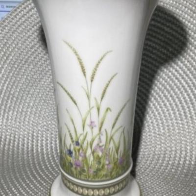 VTG Kaiser Germany Fontana 8" Porcelain Vase #59 Signed by K.Nossek Designer in VG Preowned Condition.