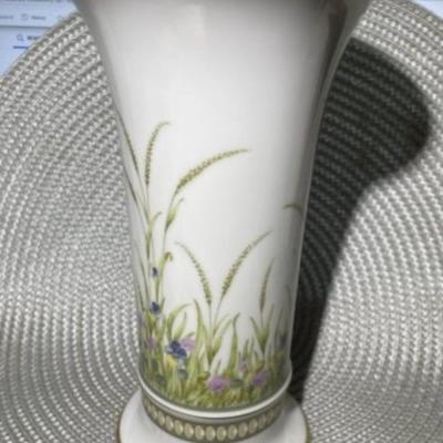 VTG Kaiser Germany Fontana 8" Porcelain Vase #59 Signed by K.Nossek Designer in VG Preowned Condition.