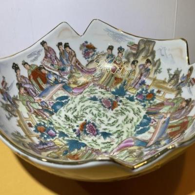 Vintage Asian Heavy Porcelain Geisha Figural Bowl with Scalloped Rim 9" Wide x 4" Tall in VG Preowned Condition.