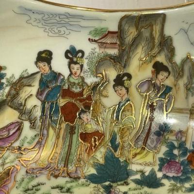 Vintage Asian Heavy Porcelain Geisha Figural Bowl with Scalloped Rim 9" Wide x 4" Tall in VG Preowned Condition.