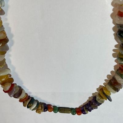 Vintage 16" Agate/Quartz Bright Color Chip Bead Choker Necklace in Good Preowned Condition.