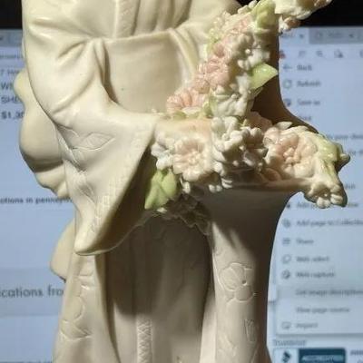 Vintage Giuseppe Armani Asian Lady Figurine Dated 1987 Florence 13" Tall in VG Preowned Condition.