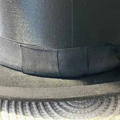 Antique Men's Silk Garantie-Klapphut Top Hat Seems Collapsible Preowned from an Estate. Top Hat Has Some Small Minor Material...
