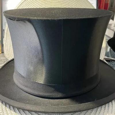 Antique Men's Silk Garantie-Klapphut Top Hat Seems Collapsible Preowned from an Estate. Top Hat Has Some Small Minor Material...