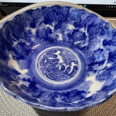 Vintage Asian Style Flow Blue Porcelain Bowl 7" Diameter in VG Preowned Condition.