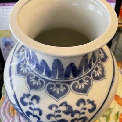 Chinese Blue & White Dragon Jar/Vase Heavy Porcelain Body Boldly Painted in Cobalt Blue w/4 Four-Clawed 12-1/2" Tall Preowned...