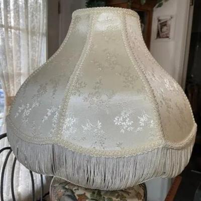 Fantastic Condition Japanese/Asian (Kutani?) Ginger Jar Lamp & Shade 27" Tall w/Shade in VG Preowned Condition.