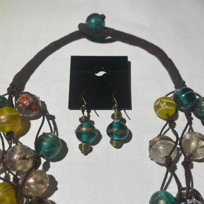 Marble Bead 18" Fashion Necklace w/Matching Earrings in New Never Worn Condition.