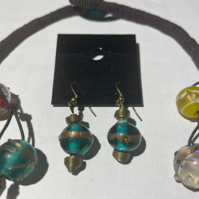 Marble Bead 18" Fashion Necklace w/Matching Earrings in New Never Worn Condition.