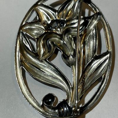 Vintage Sterling Silver Flower Pin/Brooch in New Never Worn Condition as Pictured.