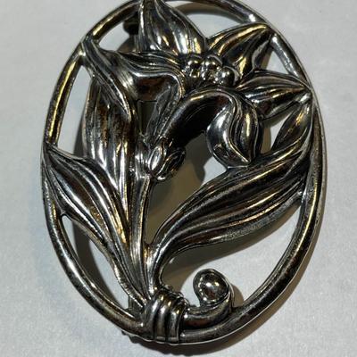 Vintage Sterling Silver Flower Pin/Brooch in New Never Worn Condition as Pictured.