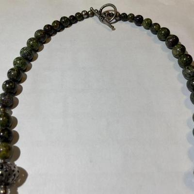 Vintage 20" Agate/Greenish Color Stone Fashion Necklace in VG Preowned Condition.