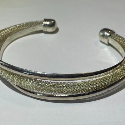 Heavy Hardly Ever Worn Condition Sterling Silver Mesh Top Cuff Bracelet for a Size 8" Wrist in VG Condition.