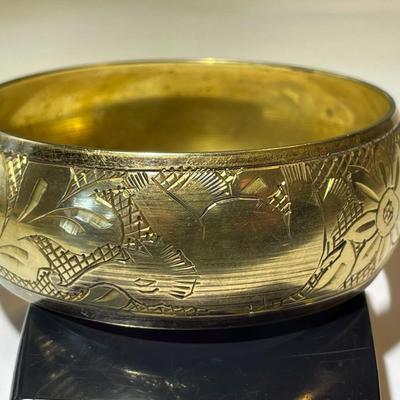 Vintage Etched Brass Fashion Bangle Bracelet 1" Wide in Good Preowned Condition.