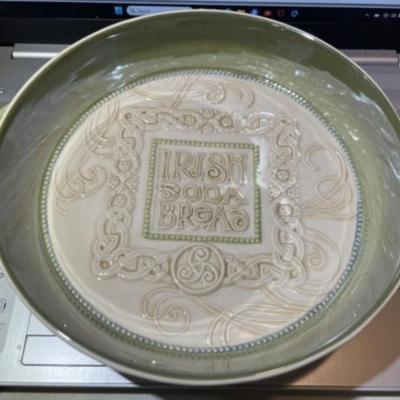 Irish Soda Bread Handled Dish Grasslands Road Celtic Heritage Green & Cream 9" Diameter.