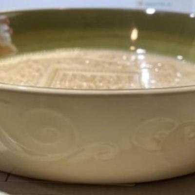 Irish Soda Bread Handled Dish Grasslands Road Celtic Heritage Green & Cream 9" Diameter.