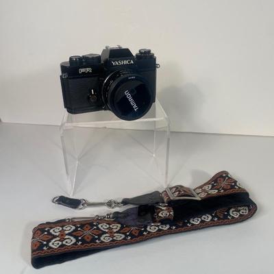 Lot 17 Vintage Yashica 35mm Film Camera