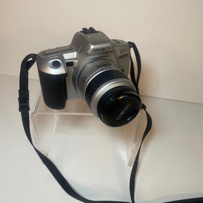 Lot 21 Minolta Maxxum 35mm Digital Camera