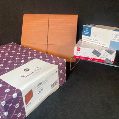 Lot 49. Expanding Files and Binder Clips