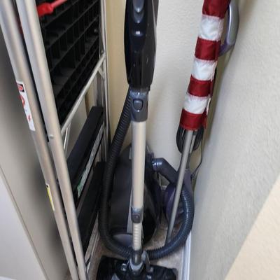 ladder,vac,flag