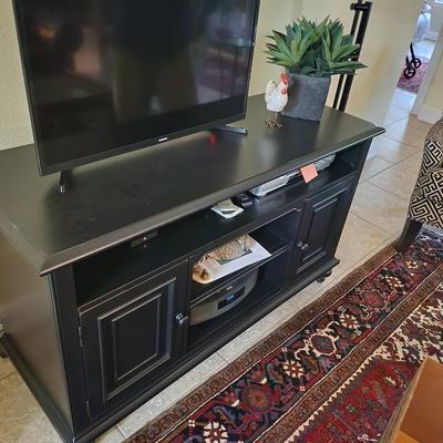 Hutch, TV, Bose radio