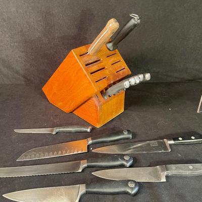 Lot 92. Knife Block with Knives