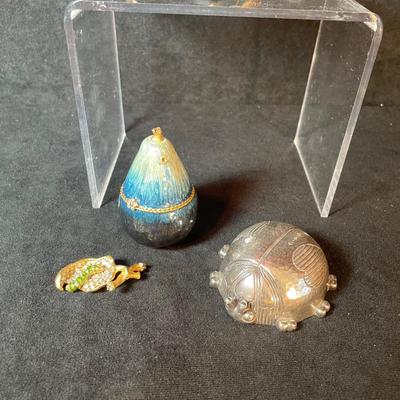 Lot 119. Trinkets