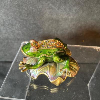 Lot 119. Trinkets