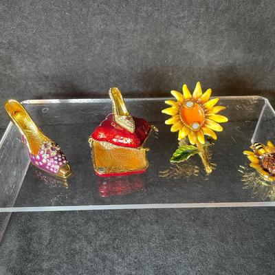 Lot 124 Enameled Metal trinkets