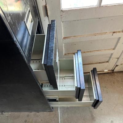 4 DRAWER LOCKING FILING CABINET