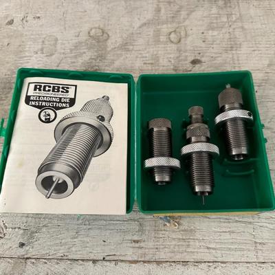 RELOADING EQUIPMENT AND BOOKS, MAGAZINES & GUN CLEANING KIT