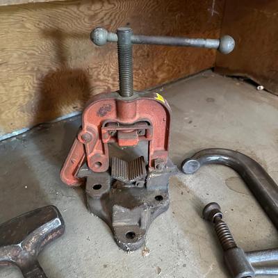 RIDGID PIPE VISE, SLEDGE HAMMER AND C-CLAMP