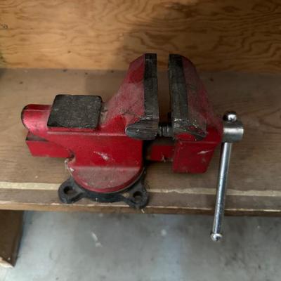 FULLER 3 1/2 BENCH VISE