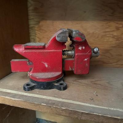 FULLER 3 1/2 BENCH VISE