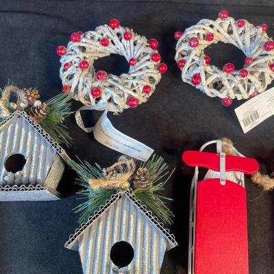 Lot 154. 8 Ornaments